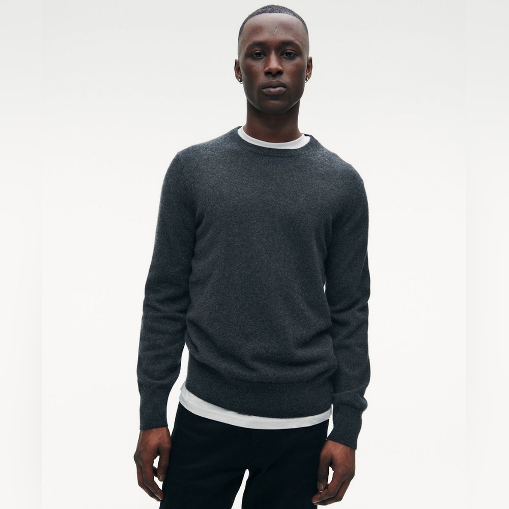 NWT - Naadam Men's 100% cashmere Men's the essentials sweater Color Smoke